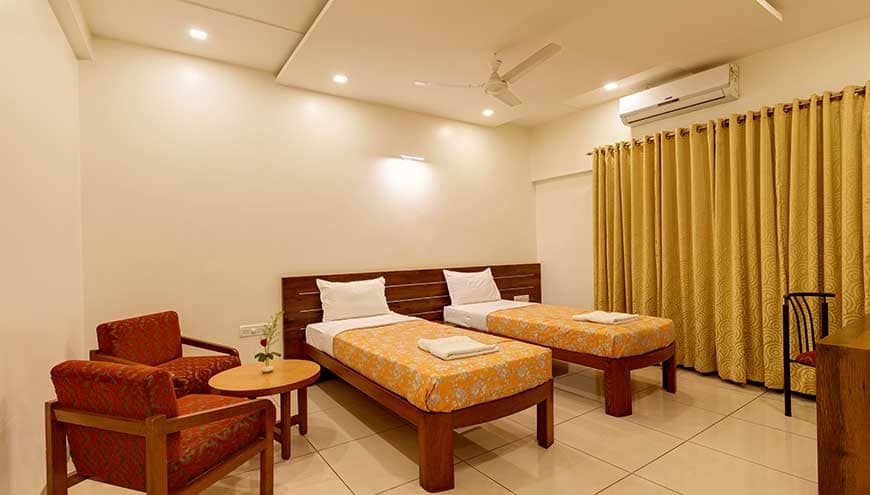 hotel-woodland/rooms/deluxe-twin-ac-room/01-deluxe-room.jpg