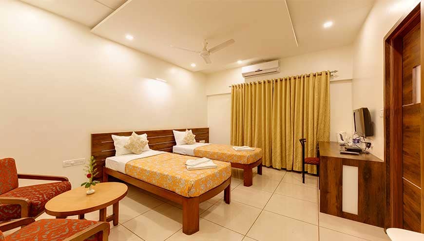 hotel-woodland/rooms/deluxe-twin-ac-room/04-deluxe-room.jpg